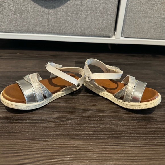 Toddler Girl White Sandals - Picture 5 of 7